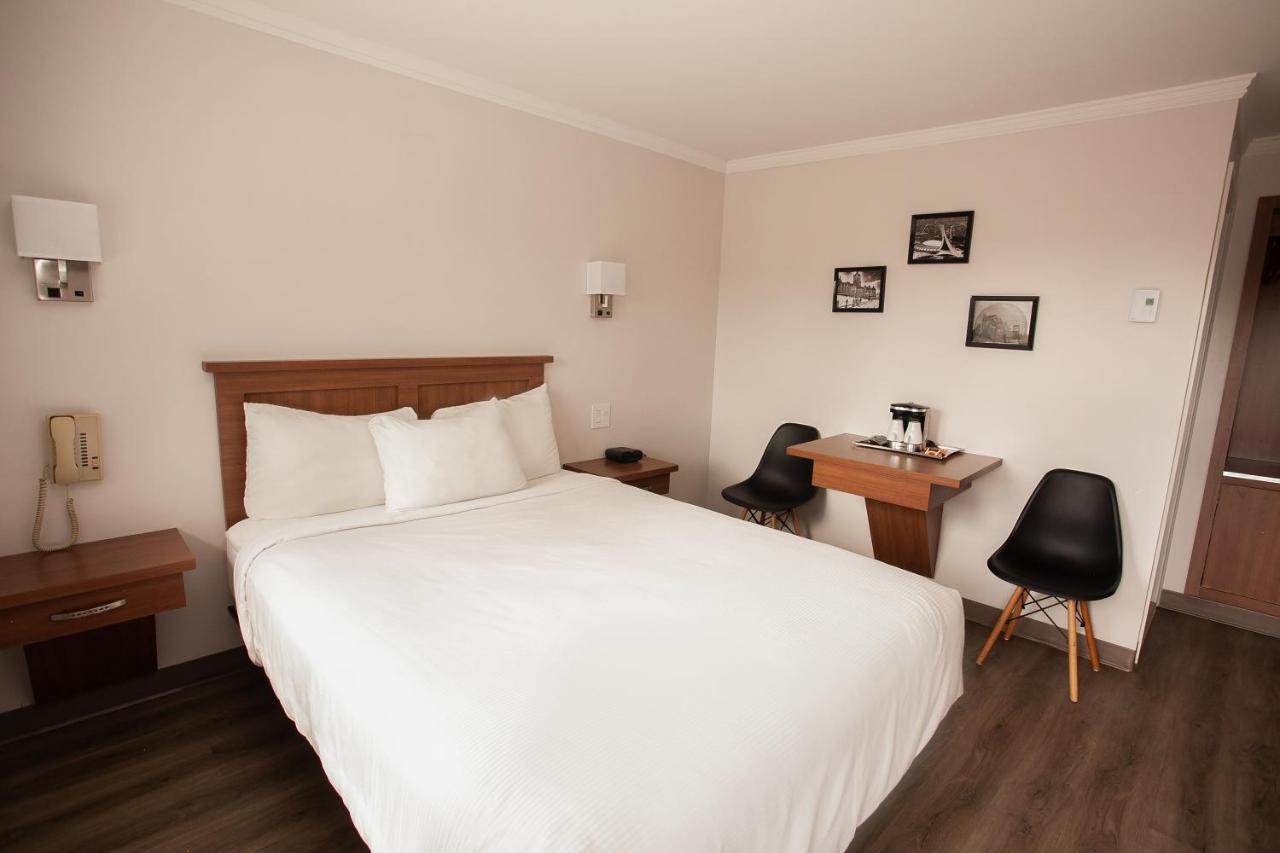 Motel Newstar لافال المظهر الخارجي الصورة