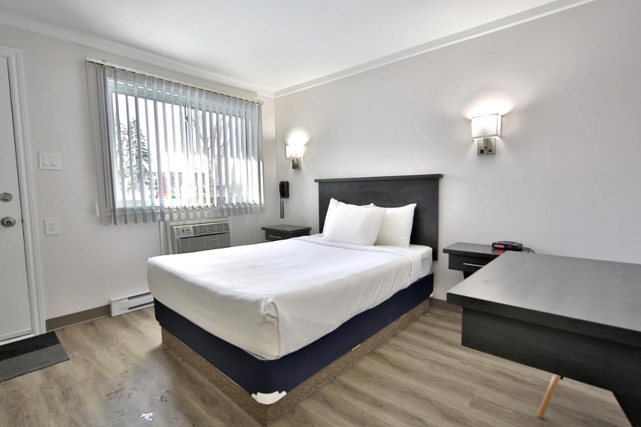 Motel Newstar لافال المظهر الخارجي الصورة